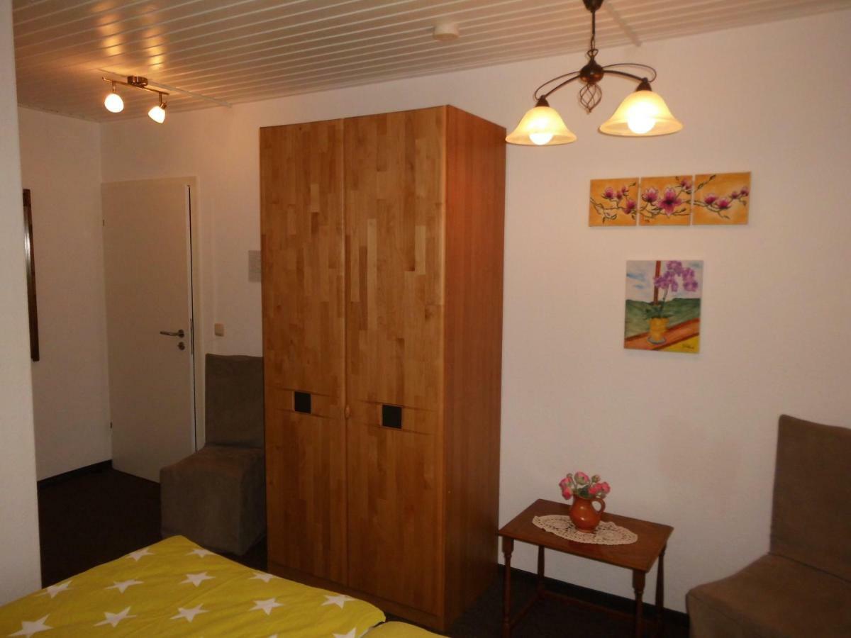 Gaestehaus Plum Roetgen Buitenkant foto